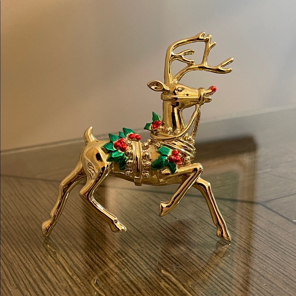 Large Vintage Gold-tone Reindeer with Holly Accents Brooch Holiday Pin - Picture 2 of 15